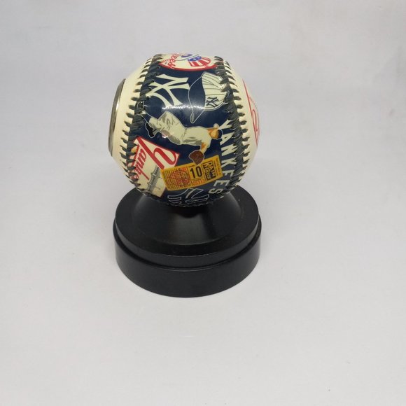 MLB  New York Yankees Memorabilia Set - Stadium Replica - Clock - Miniatures - Picture 6 of 9